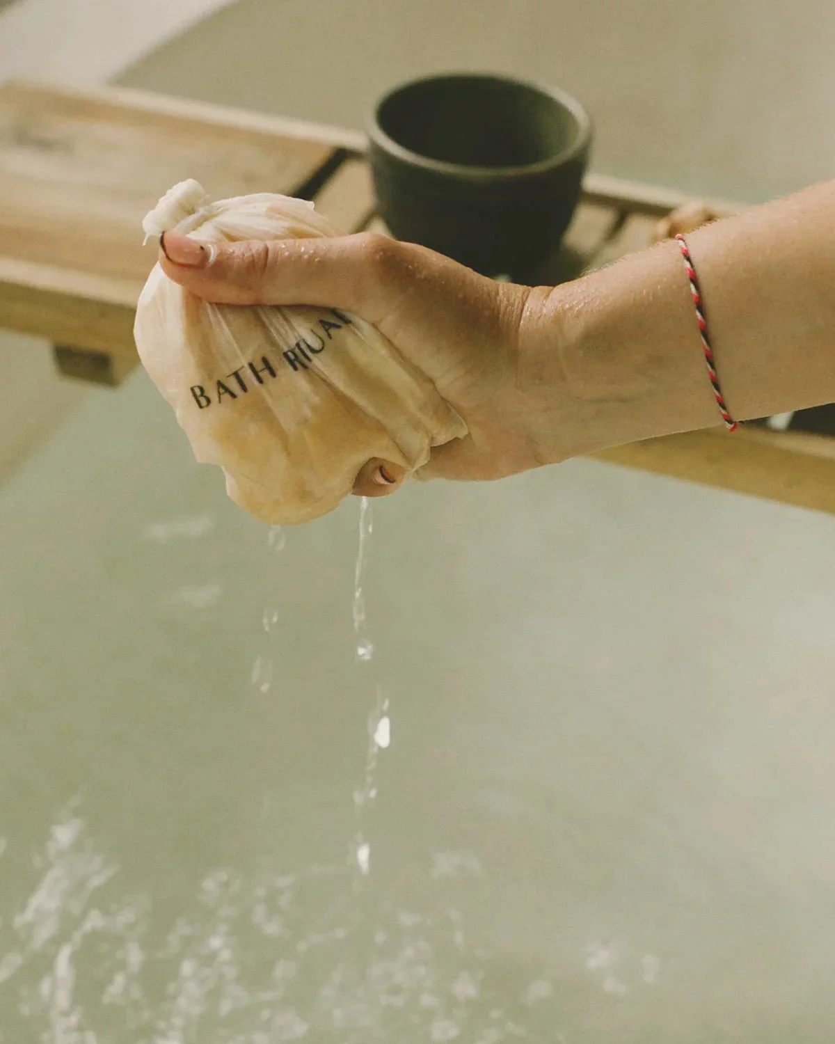 Japanese Cypress Bath Flakes - Hinoki - Image 2