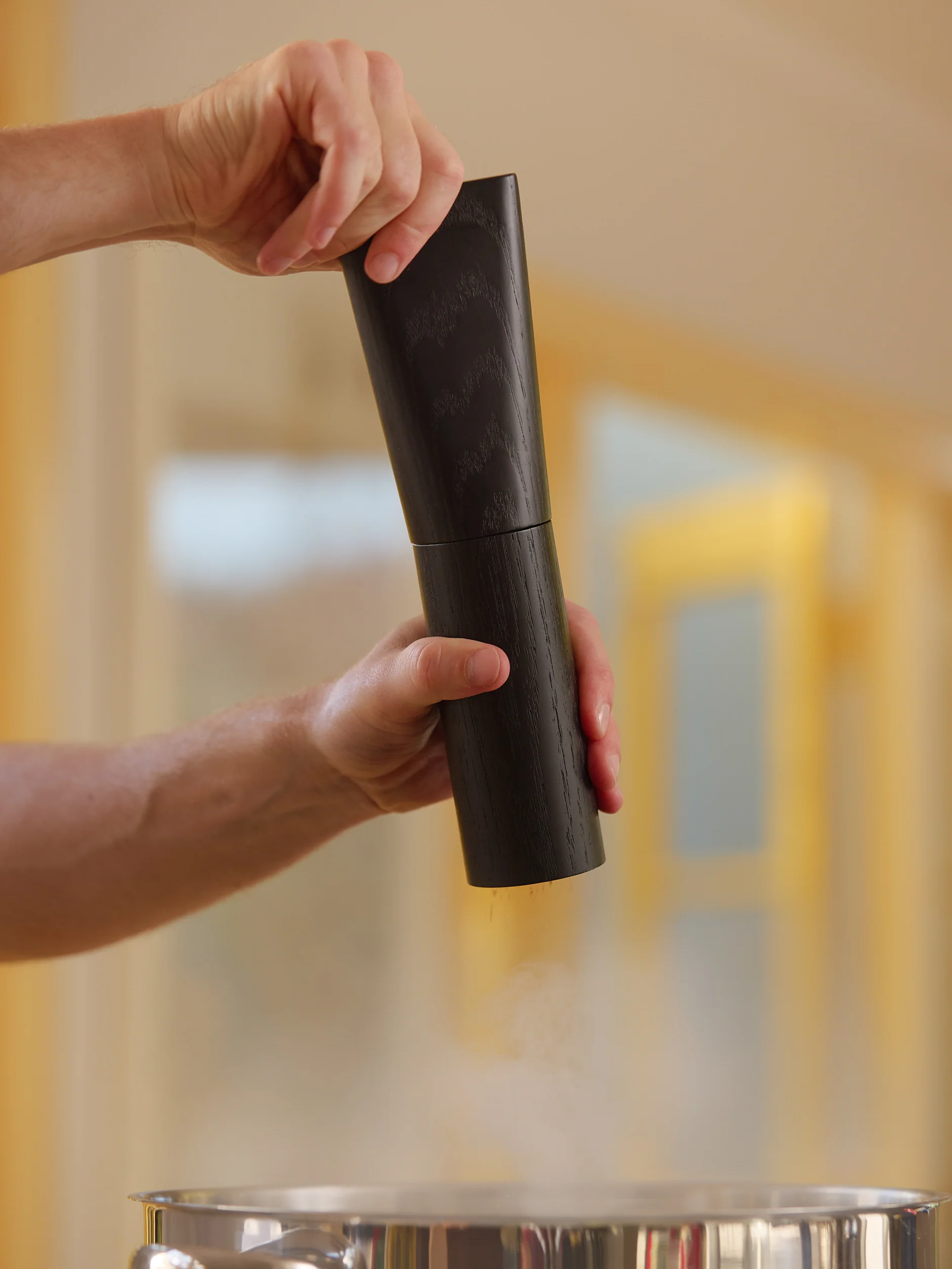 Pinch Salt & Pepper Mill - Black - Image 2