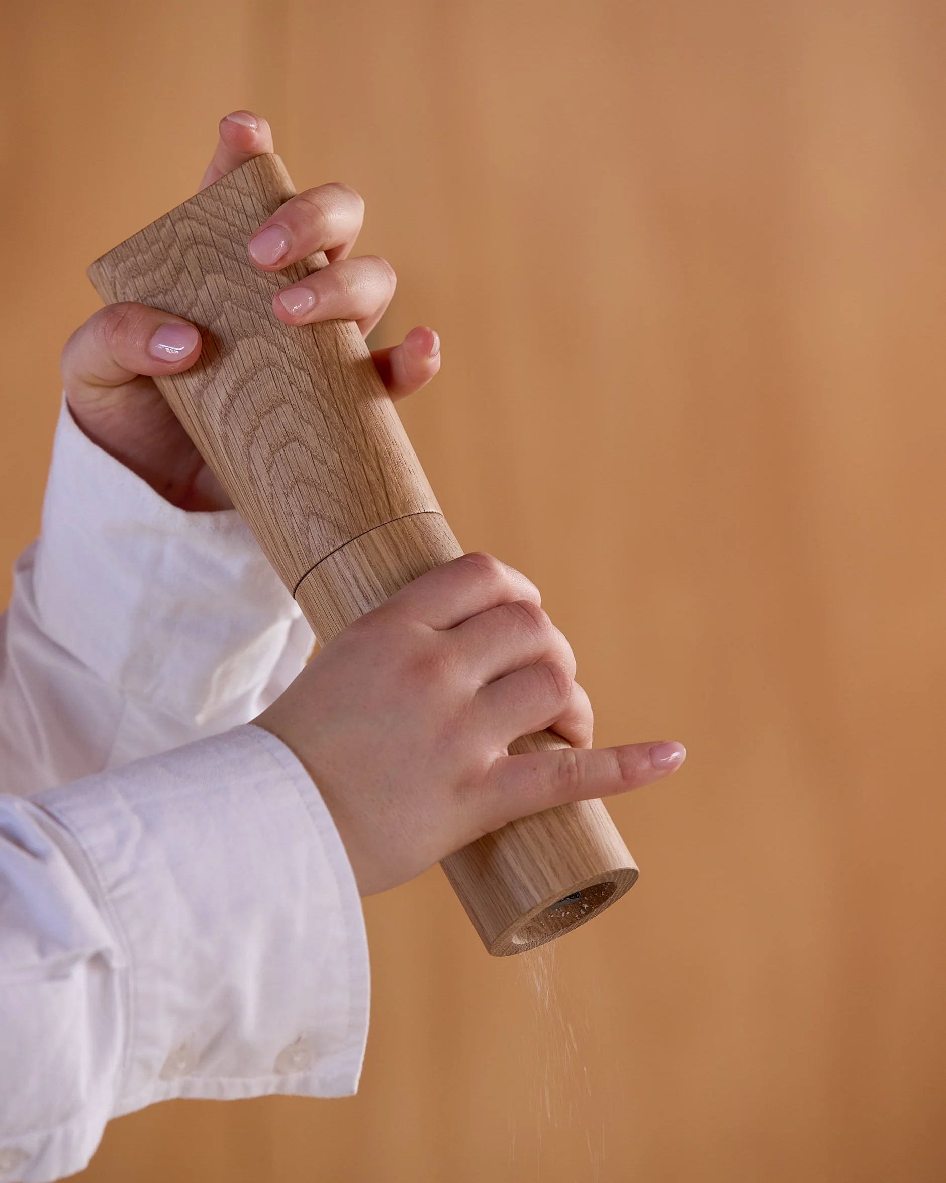 Pinch Salt & Pepper Mill - Oak - Image 2