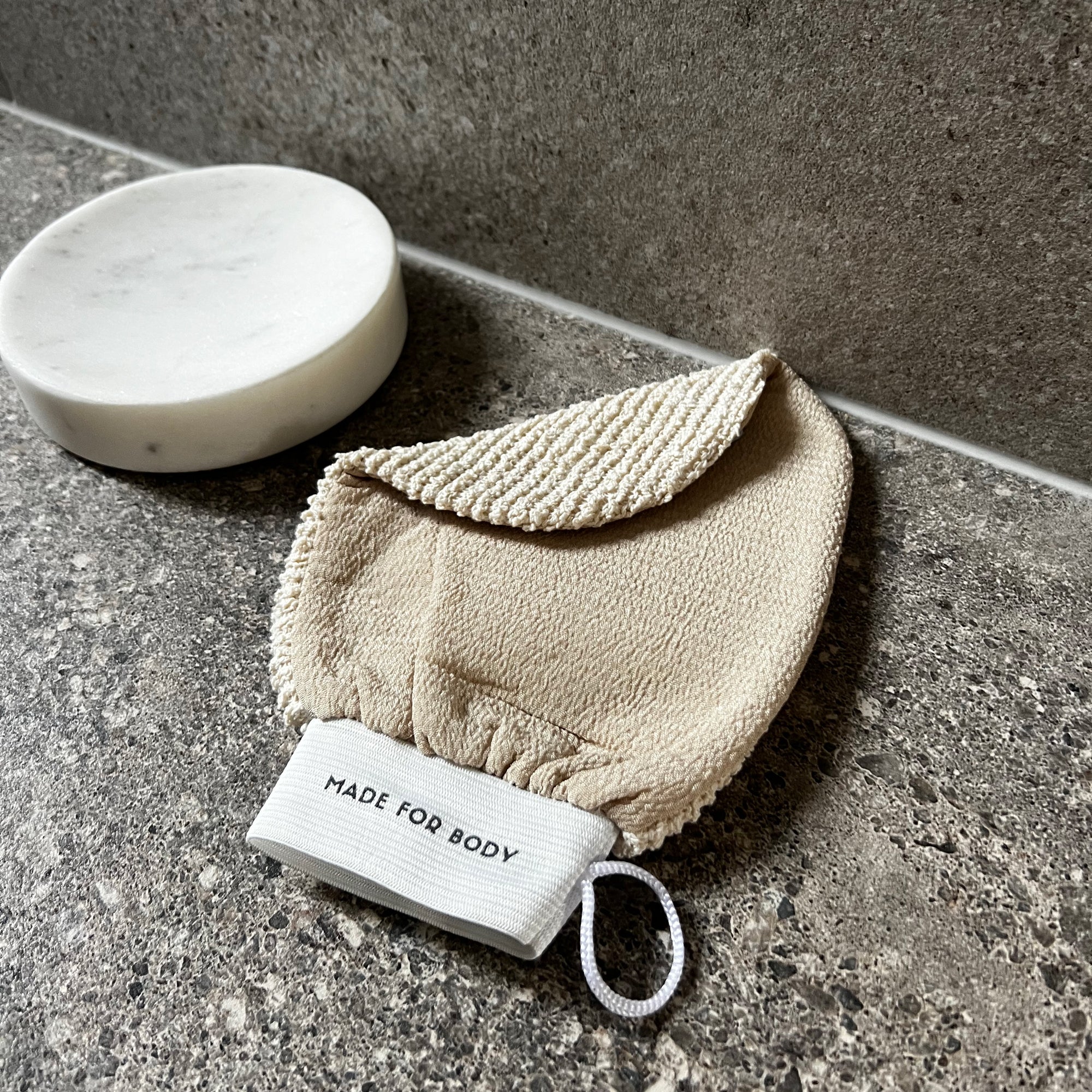 Dual Side Exfoliating Glove - Image 2