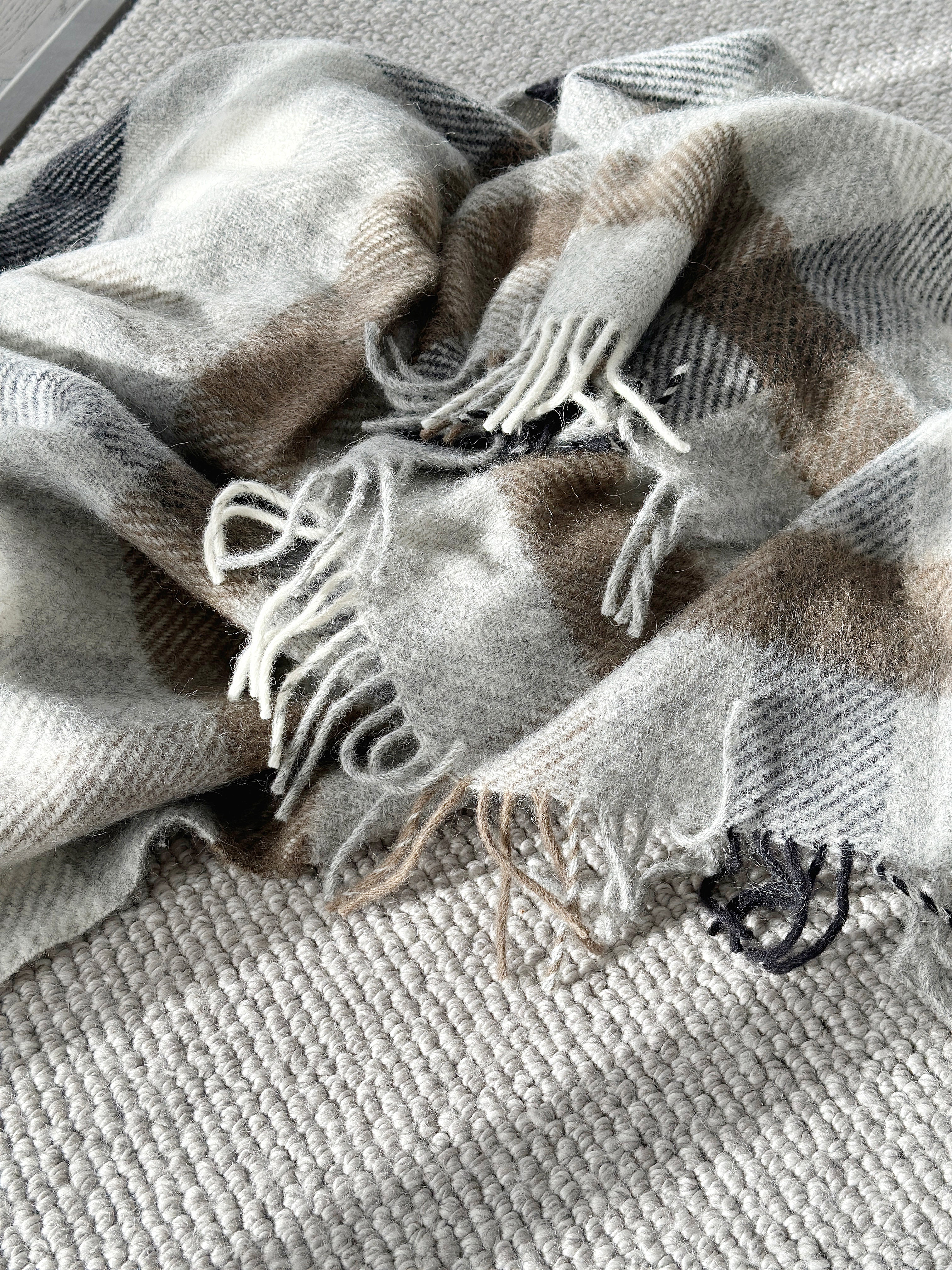 NZ Lambswool Throw - Gotland Grey - Image 3